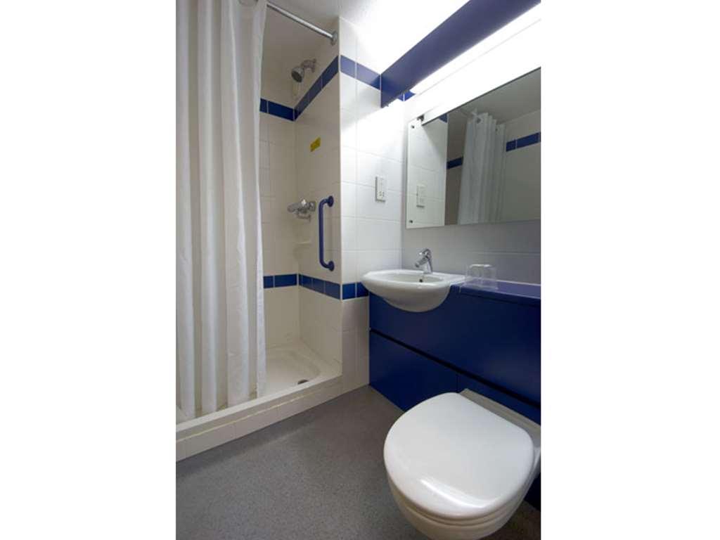 Travelodge Илминстър Стая снимка