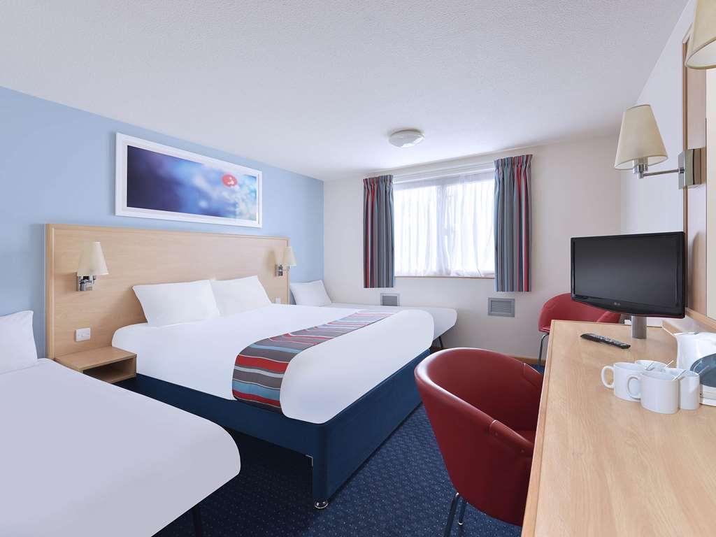 Travelodge Илминстър Стая снимка